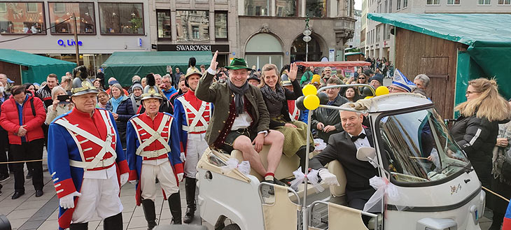 Ankunft von Prinz Max und Prinzessin Vanessa am Marienplatz (©Foto: Würmesia)